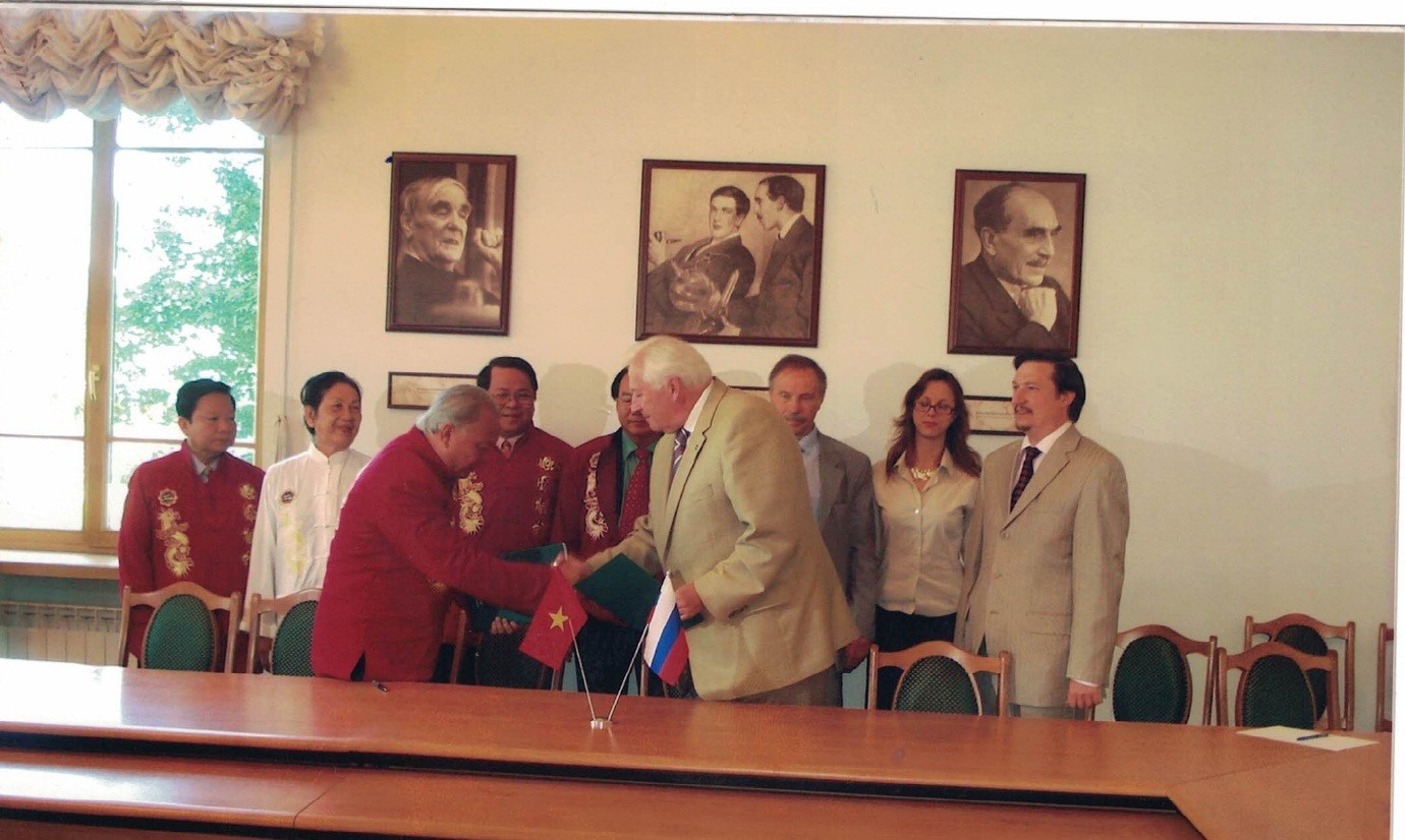 Năm 2007 Hiệu trưởng Cao Văn Phường và Hiệu trưởng Fedorov Mikhail Petrovich ký kết hợp tác